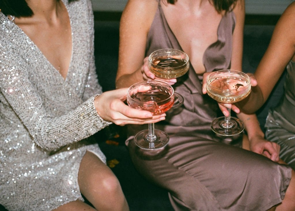 šumivé víno, oslava, ženy